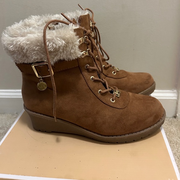 MK Tan Winter Boots - Picture 2 of 3